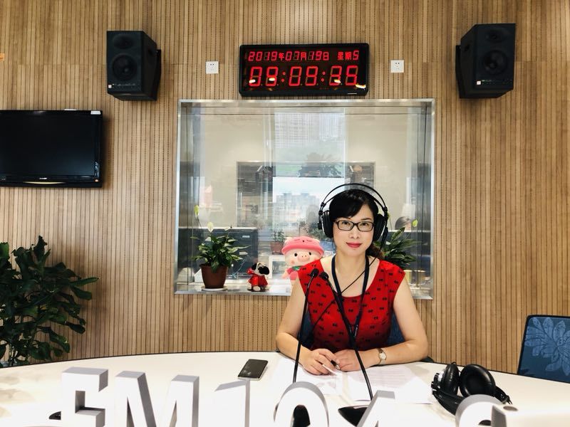 手链变*铐手**！她说性骚扰你就信？警方：假的