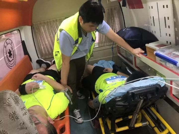 小伙中暑晕倒大小便失禁,小伙跑步时重度中暑