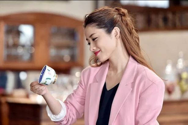 从无人问津到红遍全国的女人,从无人问津到大红大紫完整版