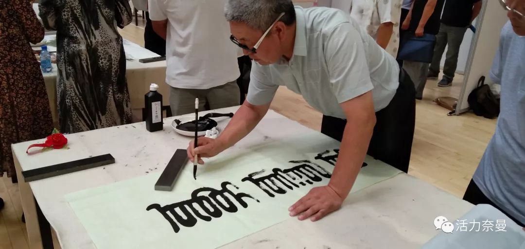 带着孩子去看画！