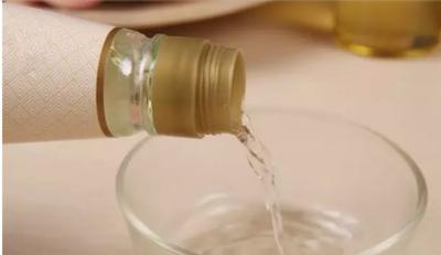 清洗油烟机内部油渍小妙招,油烟机油渍去除最有效的方法