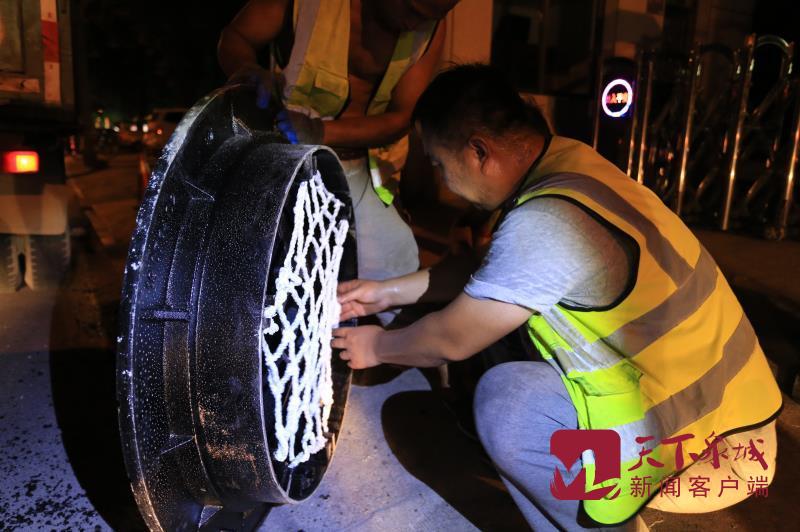 道路养护昼伏夜出静音井盖在济南“上岗”了