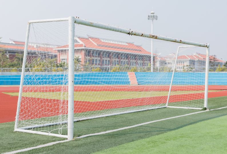 一个动作，镇海球迷12根肋骨骨折，球场经营方赔了10万