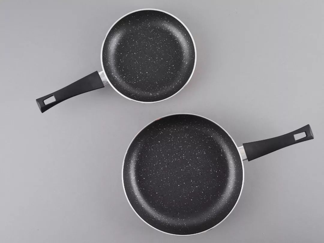 一条精选|300元不到,买了两口意大利的火山岩锅,做菜不粘还少油烟