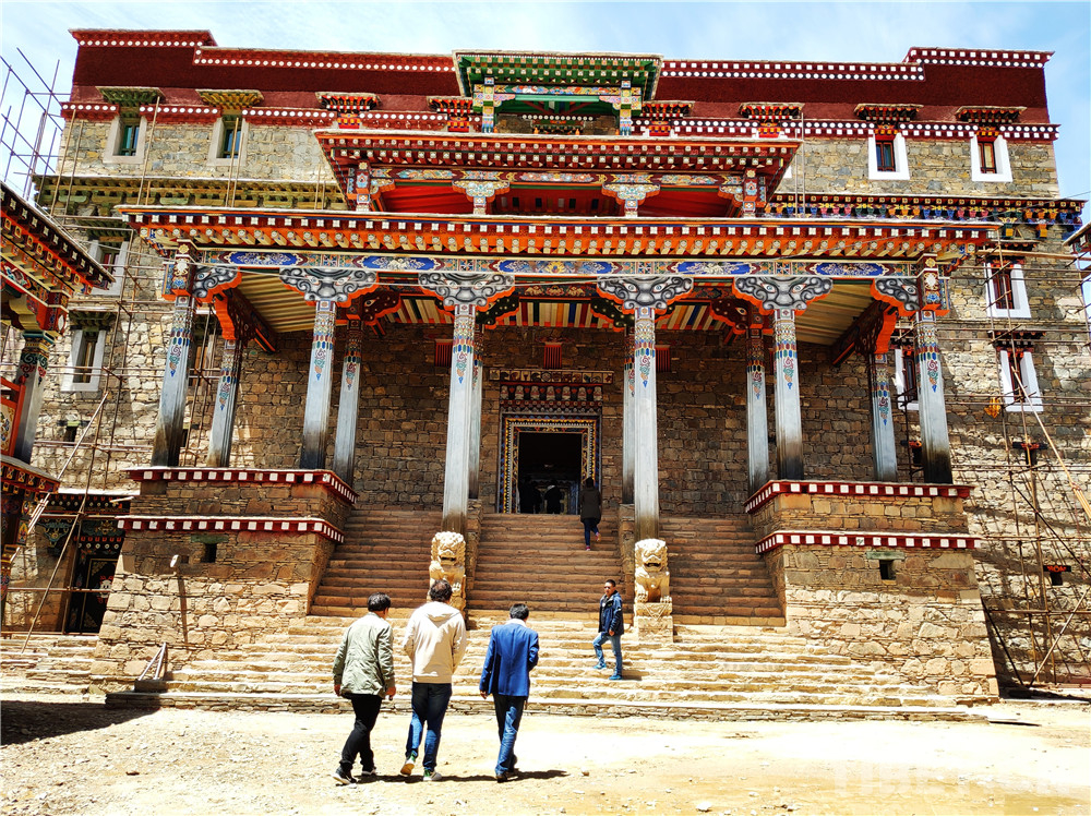 狮龙宫殿：格萨尔文化的传习所