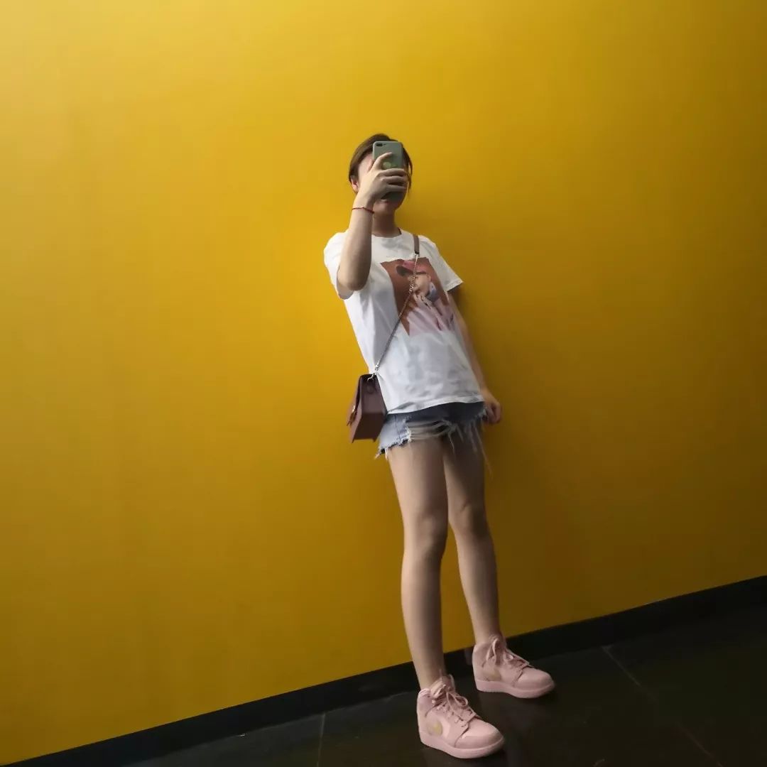 aj1和yeezy满天星,aj和yeezy哪个更容易受欢迎