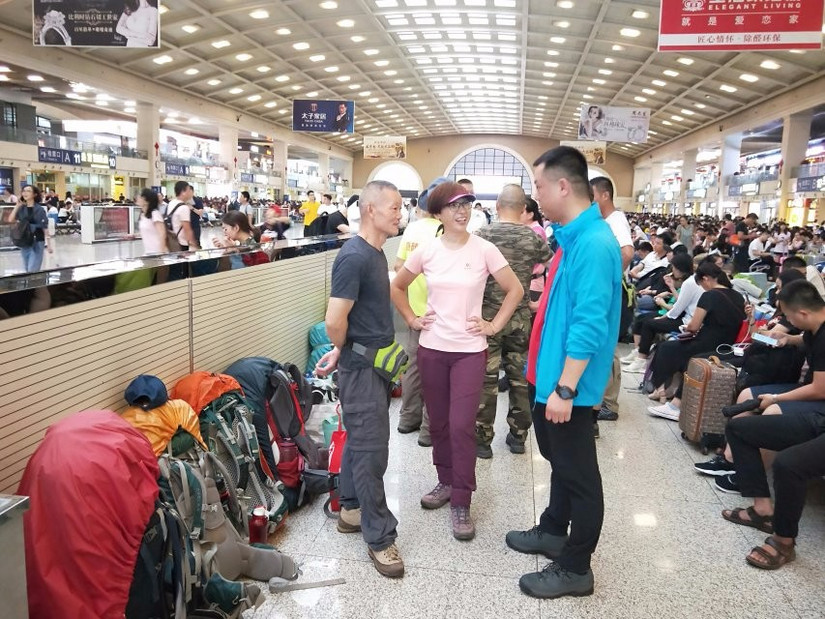 雪峰冰川雪莲草甸十分的激动八分憾——2019年7月环博格达纪实