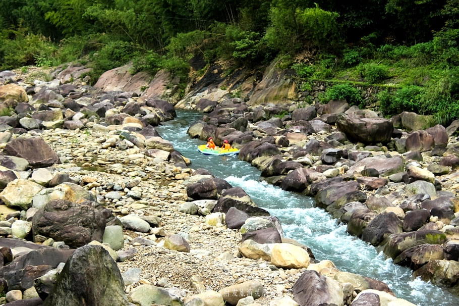 安吉高铁站到浙北漂流乘车,周末去安吉浙北大峡谷漂流人多吗