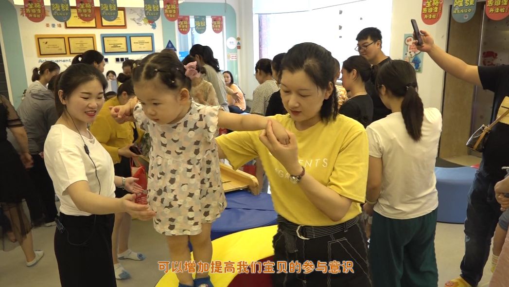 娃认生只要妈妈抱怎么办,宝宝只粘妈妈怎么办