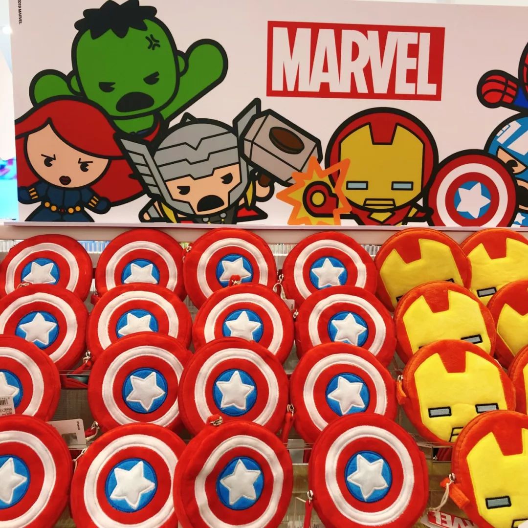 已实测！成都人吃了26年的廖记棒棒鸡开卖中式汉堡！10多块钱居然能买正版漫威...这一波跨界骚操作你打几分？