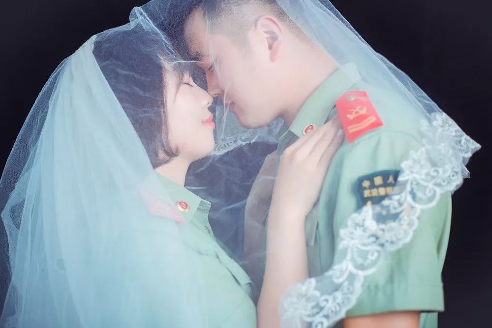 军人爱情故事,七夕军人情侣