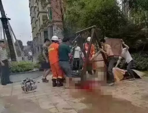 印度大摆锤坠落27人死亡,游乐园印度大摆锤在天空突然断裂