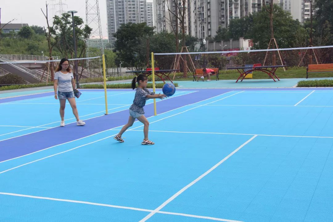 荒地变绿地视频,又一个休闲健身的好去处