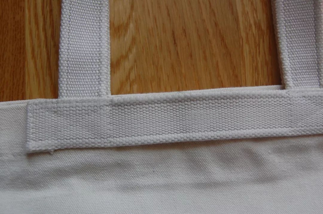 你与时尚只差一步的包包,你与时尚只差一个编织包的距离