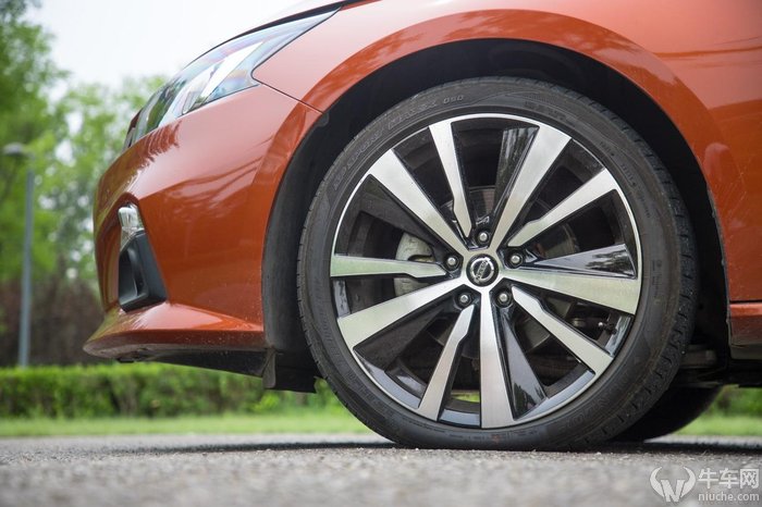 2013款日产天籁第一视角试驾,日产天籁舒适版适不适合跑专车