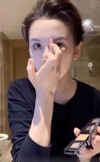 宋祖儿画猫眼妆,宋祖儿用口水画三角眼影