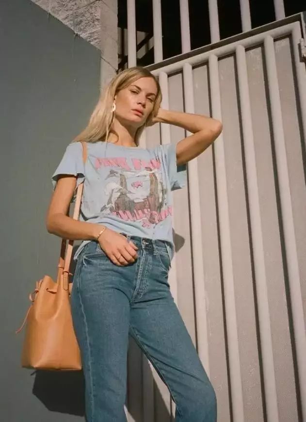 所谓的高级感就是越简单越高级,极简的高级感是极致的