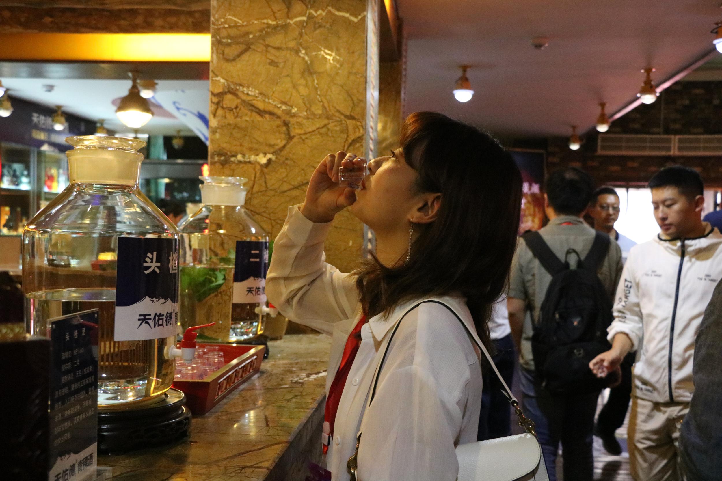 青海互助天佑德红五星青稞酒价格,互助天佑德青稞酒老广告