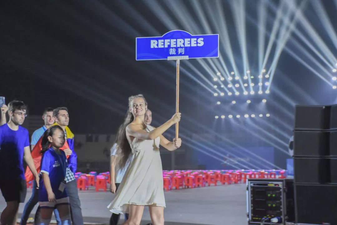 2019世界青少年足球赛开幕式,中国代表团集体出战太燃了跆拳道