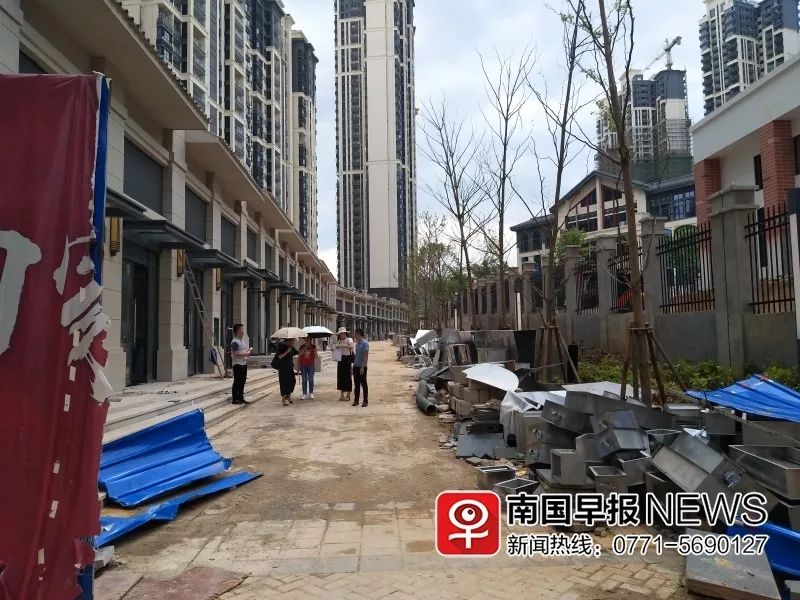 一楼盘大幅降价引业主不满,一楼盘大幅降价引前期业主不满