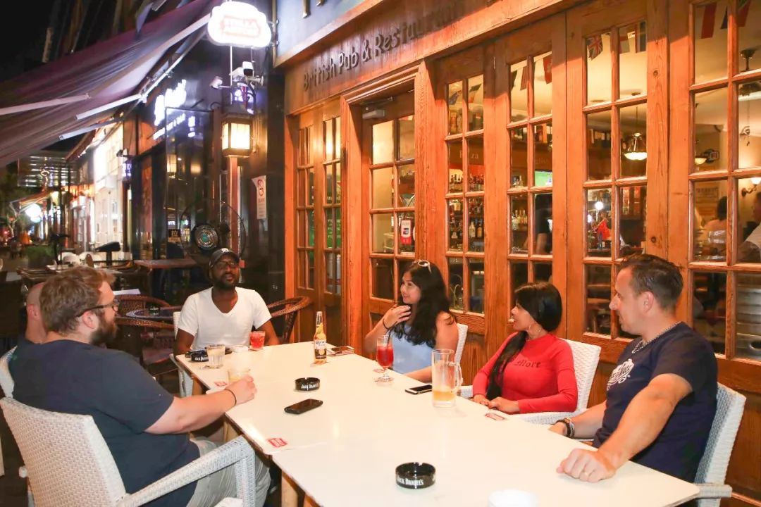 【居行】酒吧/轰趴/密室,陆家嘴隐藏的宝藏“后街”,约吗?