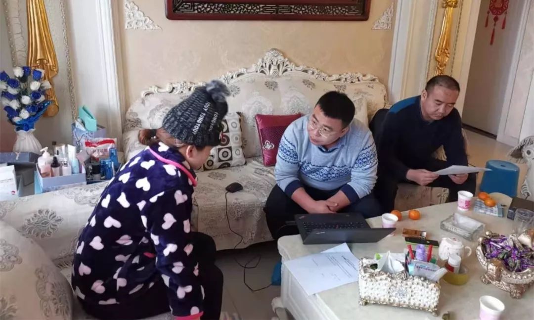 1999年生的他，编写聊天“话术”剧本专挑“宝妈”微商下手|今晚九点半