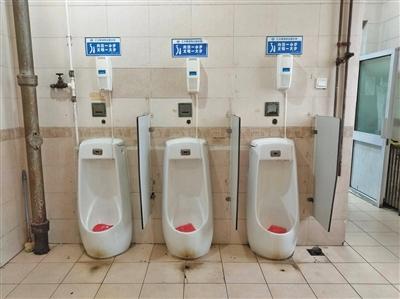 两家三甲医院：厕所现烟头清洁疑作假