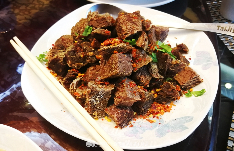 来到吉春制药，才饮“鹿司令”，又尝“太后餐”