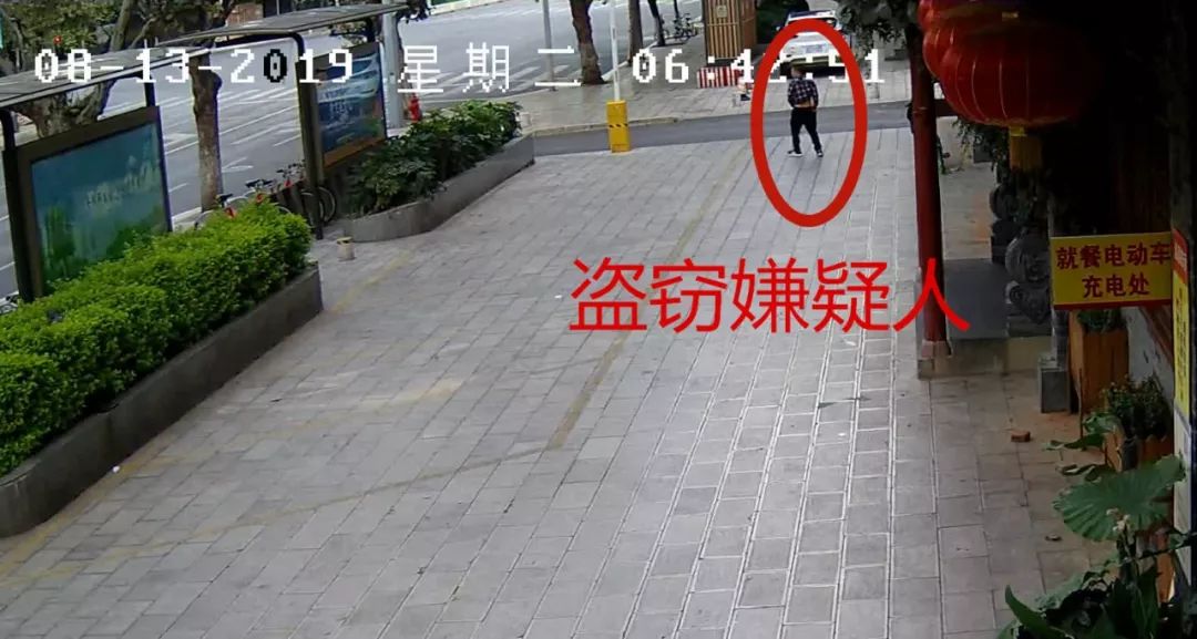 男子酒驾被交警抓下一秒忍住别笑,零容忍醉酒男子打警察