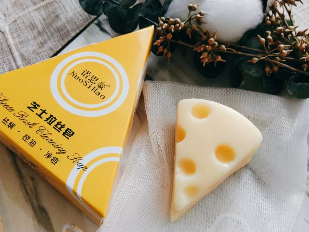 痘痘闭口里面有油脂,鼻子上的痘痘是青春痘还是粉刺