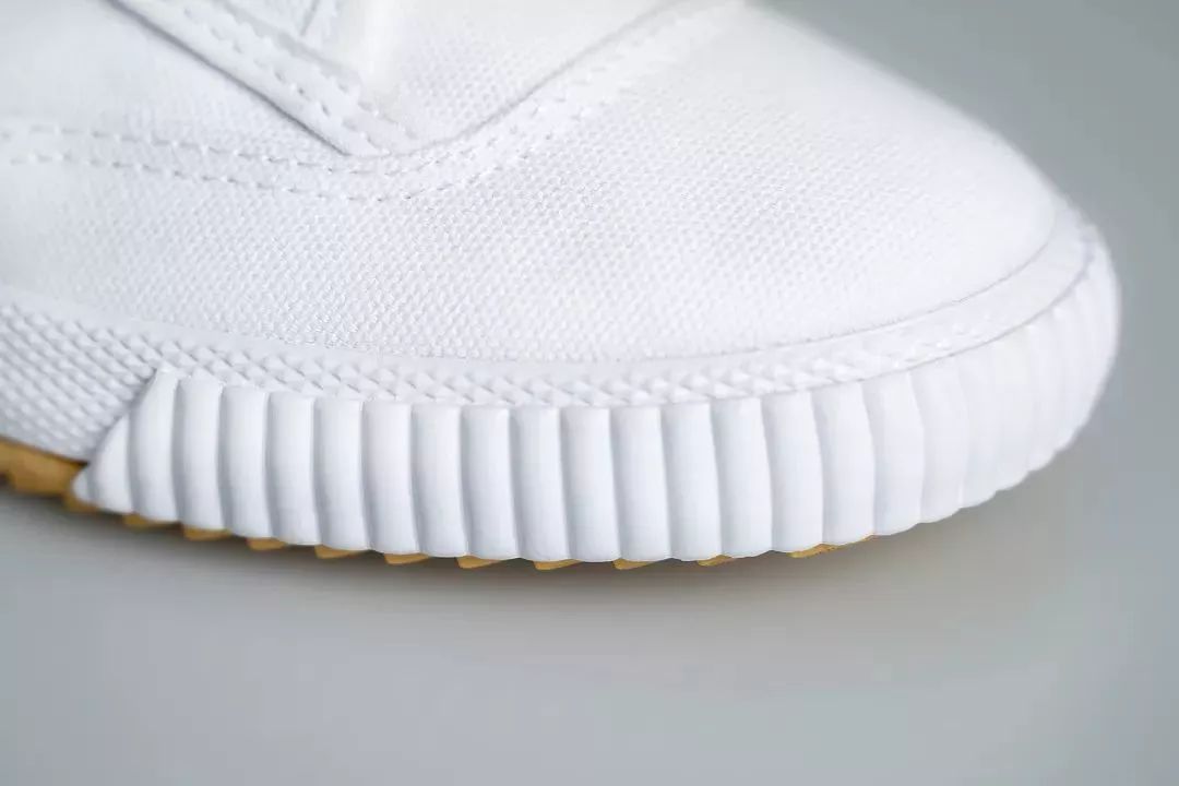 中国60年前造了双小白鞋，法国人一夜“偷走”赚翻了！今天它潮回来了