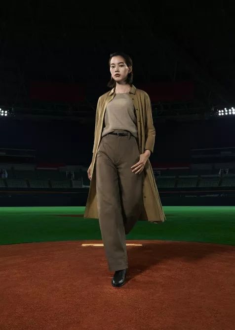 优衣库宽腿廓形牛仔裤搭配,优衣库显腿长的裤子