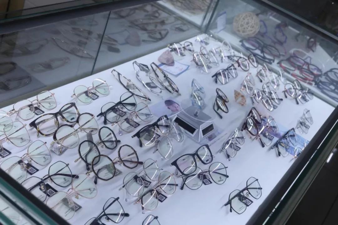 重磅！开学季，这里品牌眼镜五折，学生还能享受一年不计免赔