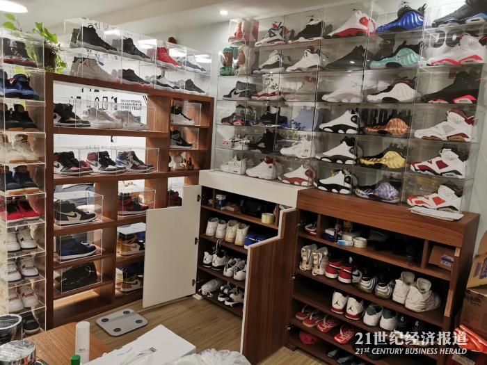 钩子一转倾家荡产图解,钩子一反倾家荡产aj1倒钩真假对比