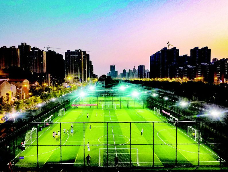 武汉建设中的专业足球场,武汉建设专业球场