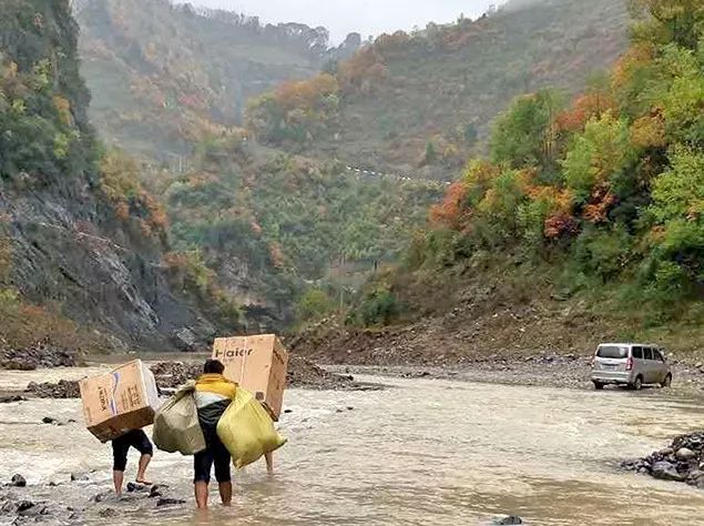 杜甫逃窜,杜甫入成都