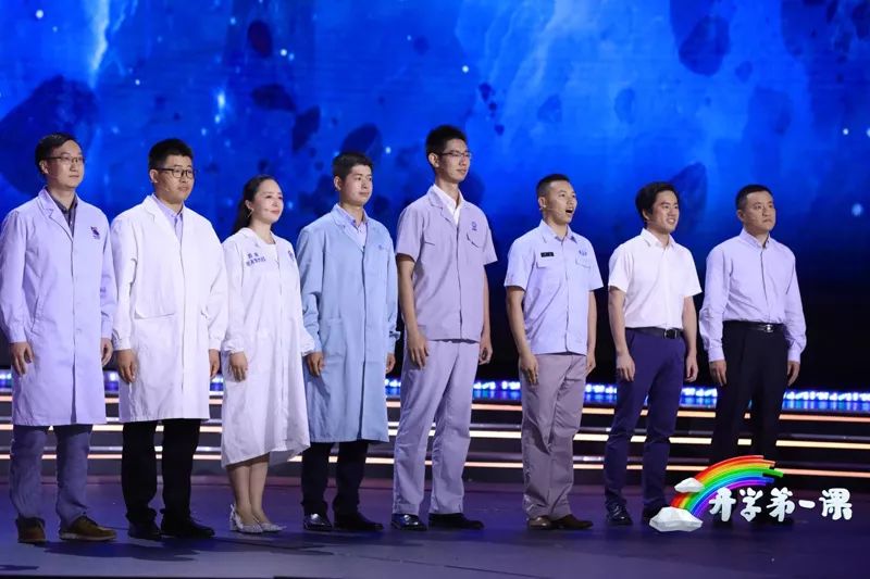 《开学第一课》节目单来了！带孩子聆听这5个动人的*旗国**故事|关注