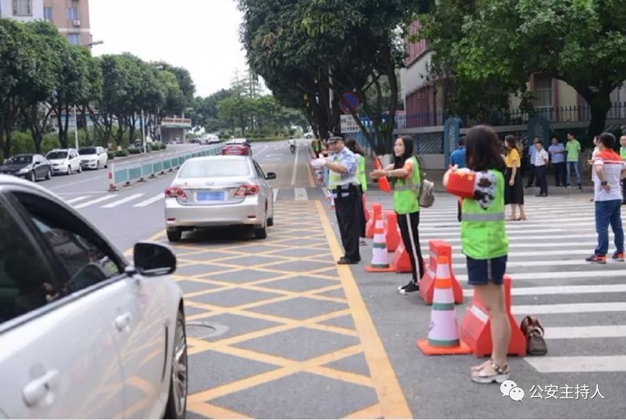 暴雨天气上学需要注意什么,开学第一天迎来一场大暴雨