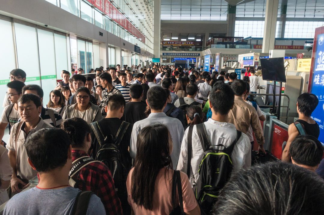 国庆假期火车票今日发售,这几条线路车票紧俏