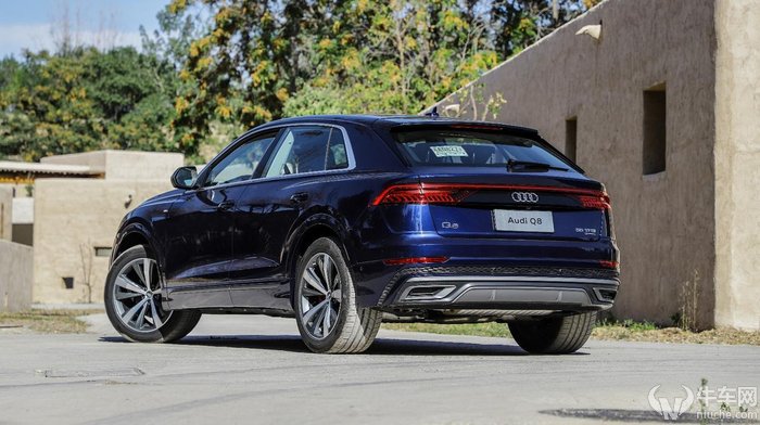 q8奥迪2022款试驾视频夜间,宝马x5和奥迪q8试驾哪个更值