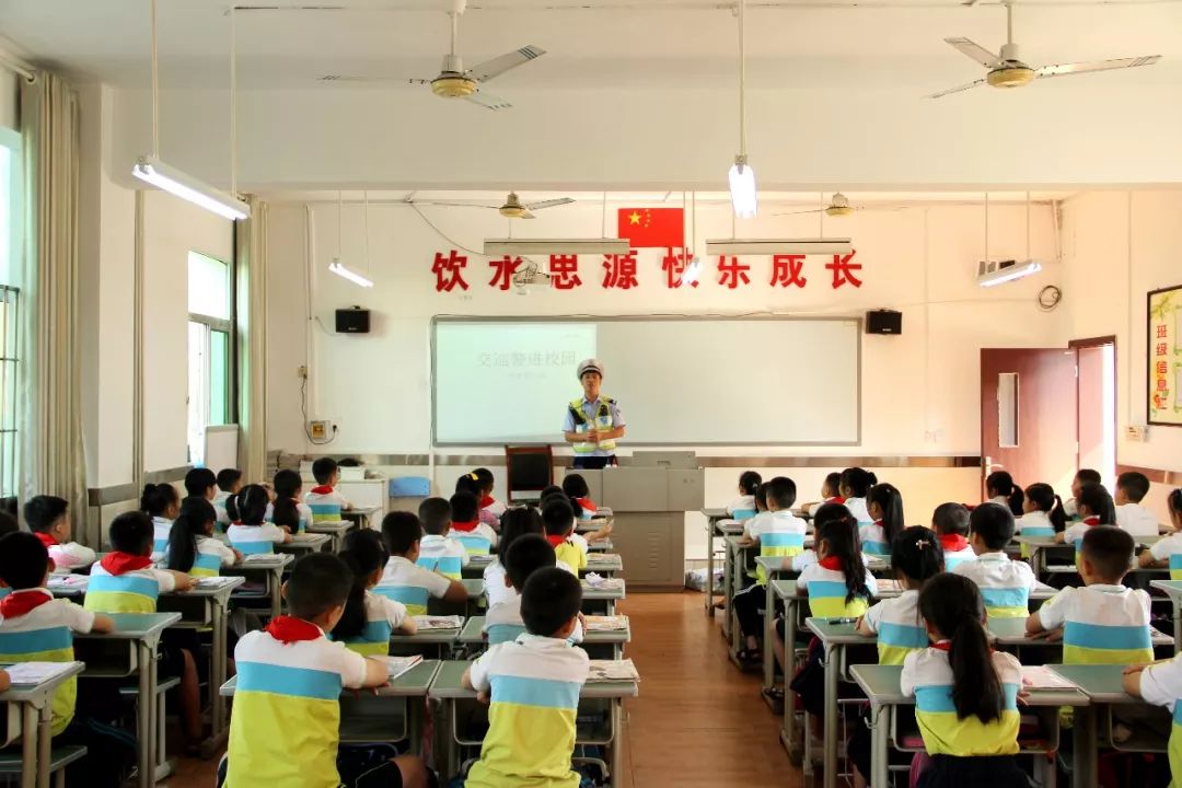 开学啦！璧山公安送来“平安礼”