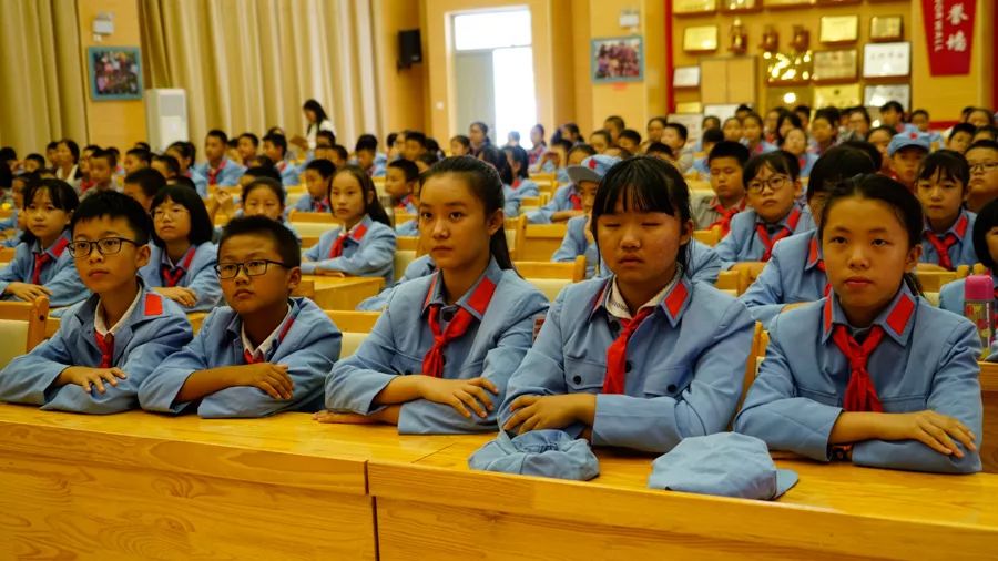 「壮丽70年•奋斗新时代」红色基因代代相传，宾川革命英烈红军小学开学第一课这样上