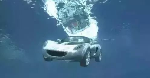 汽车被水淹了以后还能开吗,汽车在水里不开