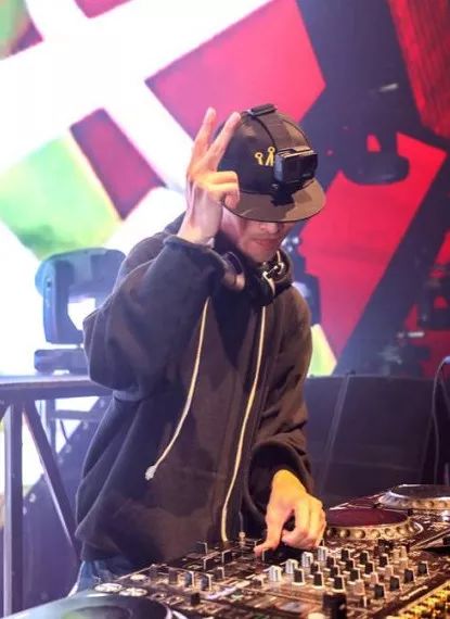 XINGKONG（星空下的舞者）是谁？