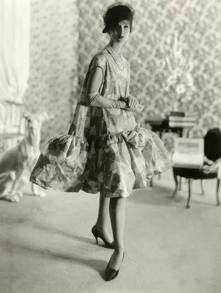 秋冬黑红裙子大码胖mm显瘦遮肉,今年最火的裙子显瘦遮肉