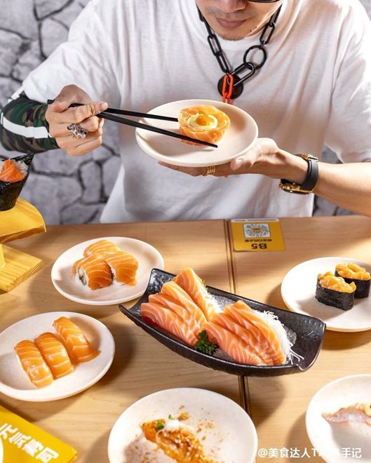 「看过来」懂的吃，舍得穿！拥有银联卡的生活就是这么美好