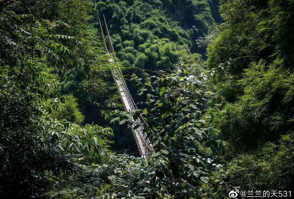 成都周边最好的玻璃栈道的景区,成都附近哪个景区有玻璃栈道