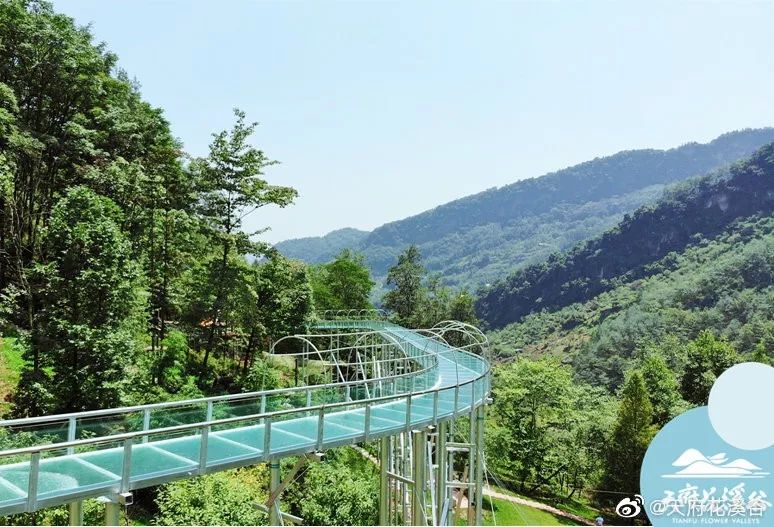 成都周边最好的玻璃栈道的景区,成都附近哪个景区有玻璃栈道