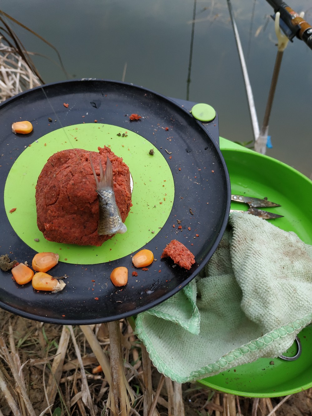 如何把握钓鱼时间,一天钓鱼最好时间段是中午吗