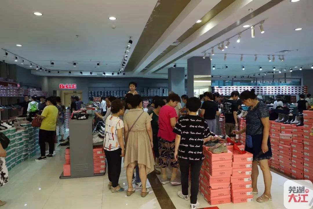 太火爆全国各地190万游客涌入景区,20多万人聚集